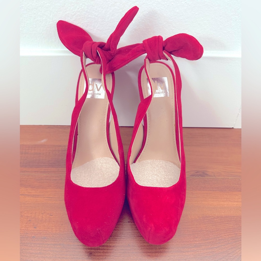 Hot Barbie pink / magenta / fuchsia pumps- Dolce Vita- 8.5 women’s. 5 in heels.
